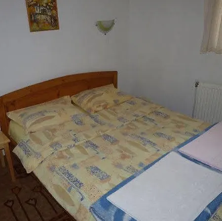 Toni's 3*