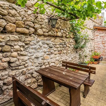Toni's Guest house 3*
