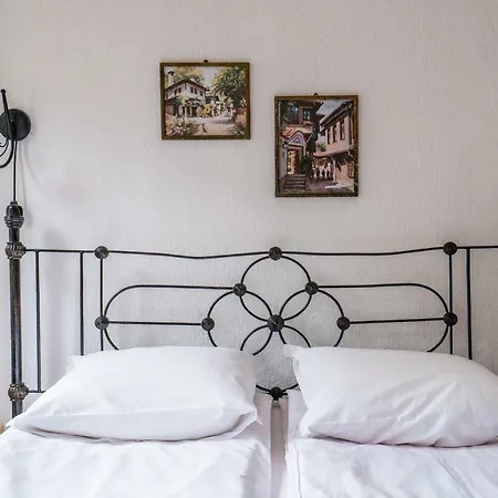 Toni's Guest house 3*