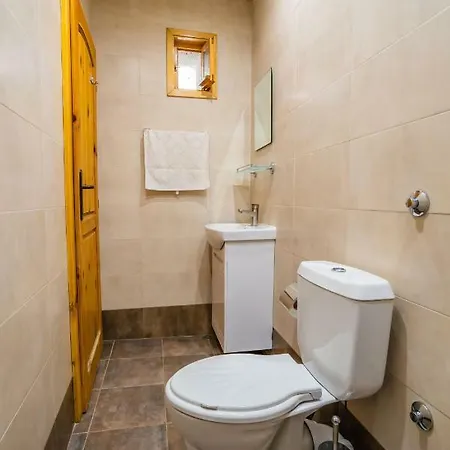 Toni's Guest house 3*